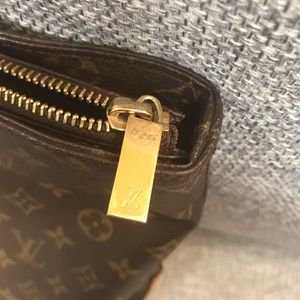 Louis Vuitton Cabas Mezzo